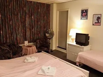 De L'empereur Hotel 3*